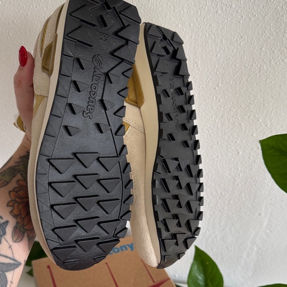 Saucony Shadow Original in Beige and Gold - Picture 3 of 3